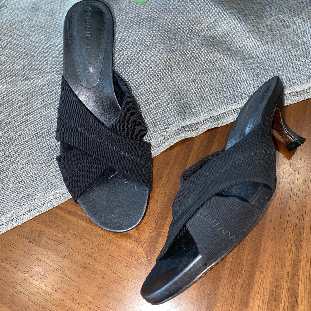 New  Donald J Pliner Kitten Heels size 7 Narrow